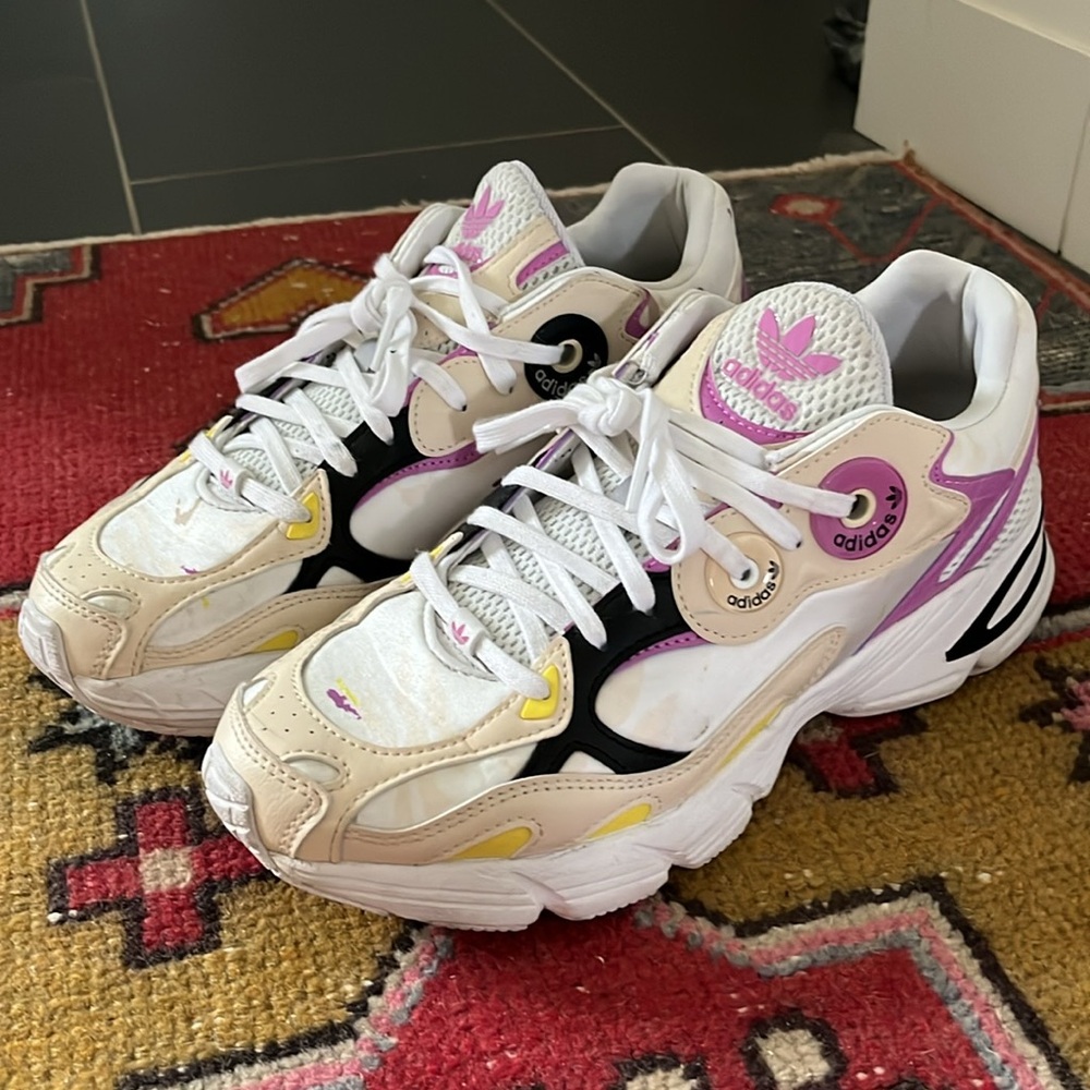 COPY - Adidas Astir - size 8